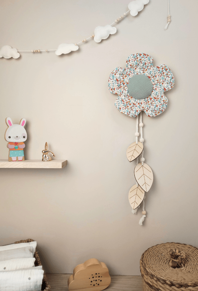 Déco murale fleur : liberty avec cœur vert d'eau